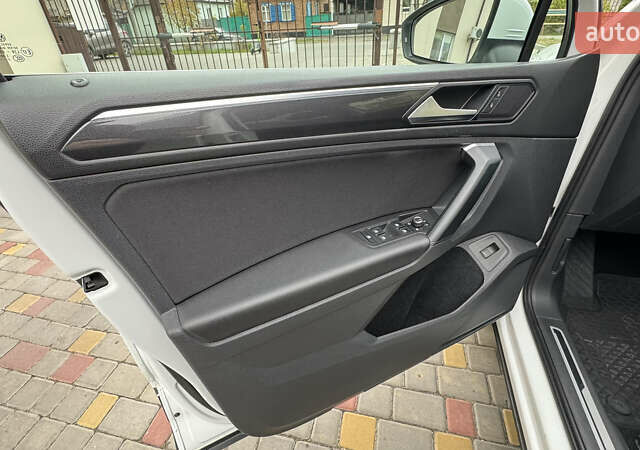 Білий Фольксваген Тігуан, об'ємом двигуна 1.97 л та пробігом 100 тис. км за 28500 $, фото 27 на Automoto.ua