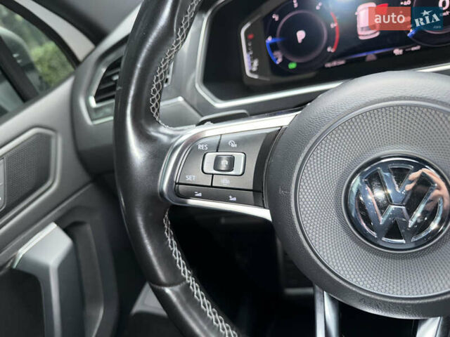 Белый Фольксваген Тигуан, объемом двигателя 2 л и пробегом 245 тыс. км за 28800 $, фото 52 на Automoto.ua