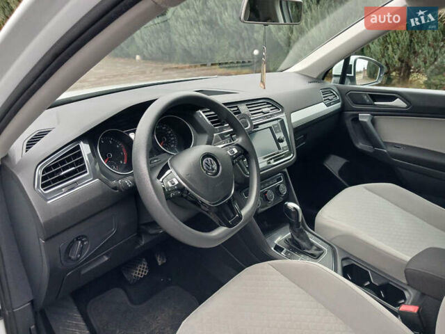 Белый Фольксваген Тигуан, объемом двигателя 2 л и пробегом 143 тыс. км за 17850 $, фото 6 на Automoto.ua
