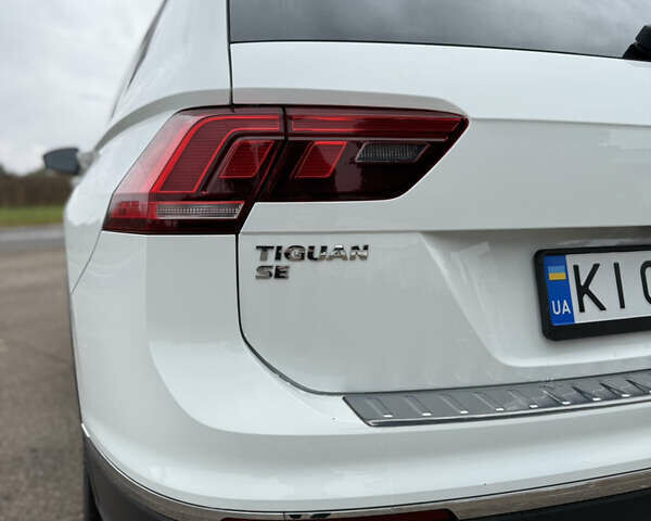 Белый Фольксваген Тигуан, объемом двигателя 2 л и пробегом 88 тыс. км за 25000 $, фото 11 на Automoto.ua