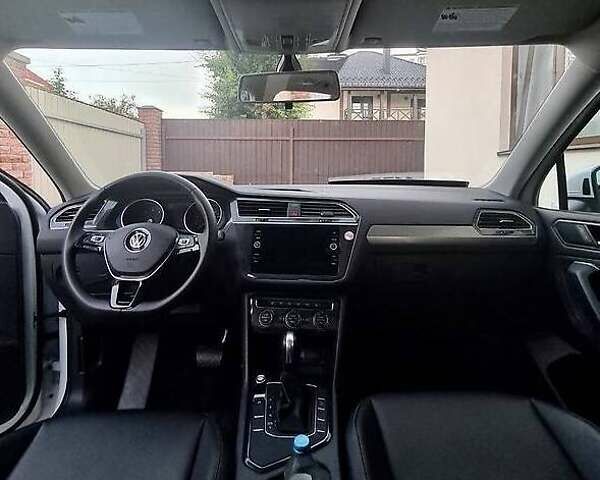 Белый Фольксваген Тигуан, объемом двигателя 2 л и пробегом 79 тыс. км за 17000 $, фото 11 на Automoto.ua