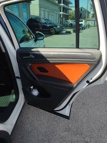 Белый Фольксваген Тигуан, объемом двигателя 1.97 л и пробегом 98 тыс. км за 30000 $, фото 15 на Automoto.ua