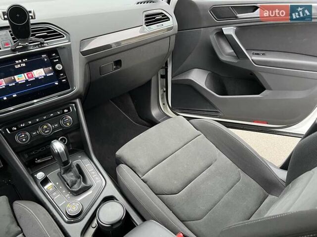 Белый Фольксваген Тигуан, объемом двигателя 1.97 л и пробегом 43 тыс. км за 26900 $, фото 35 на Automoto.ua