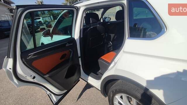 Белый Фольксваген Тигуан, объемом двигателя 1.97 л и пробегом 98 тыс. км за 30000 $, фото 20 на Automoto.ua