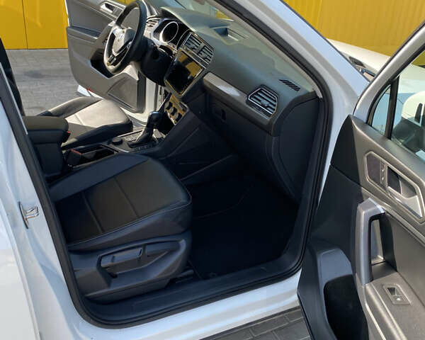 Білий Фольксваген Тігуан, об'ємом двигуна 0 л та пробігом 93 тис. км за 21500 $, фото 16 на Automoto.ua