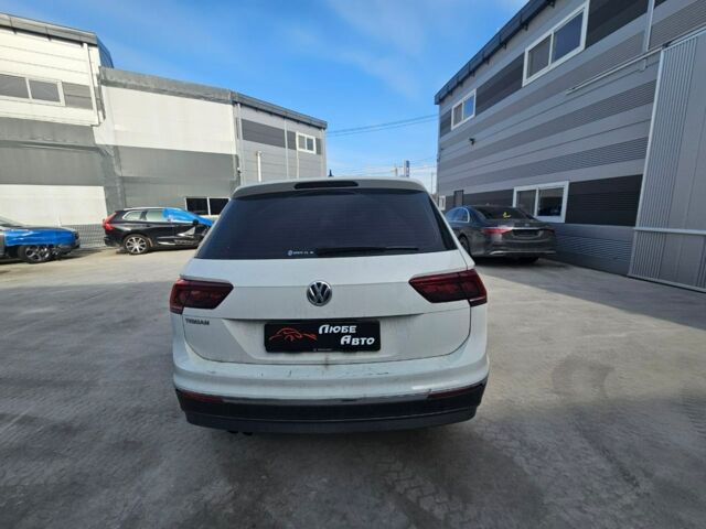 Белый Фольксваген Тигуан, объемом двигателя 2 л и пробегом 43 тыс. км за 19900 $, фото 4 на Automoto.ua