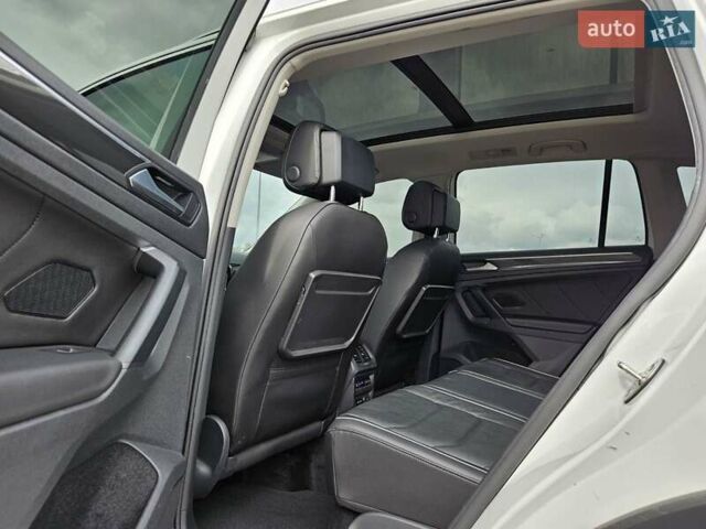 Білий Фольксваген Тігуан, об'ємом двигуна 2 л та пробігом 170 тис. км за 28500 $, фото 31 на Automoto.ua