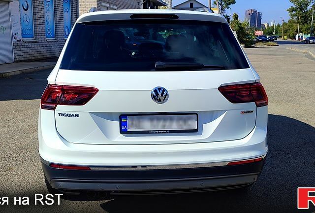 Белый Фольксваген Тигуан, объемом двигателя 2 л и пробегом 98 тыс. км за 29000 $, фото 4 на Automoto.ua