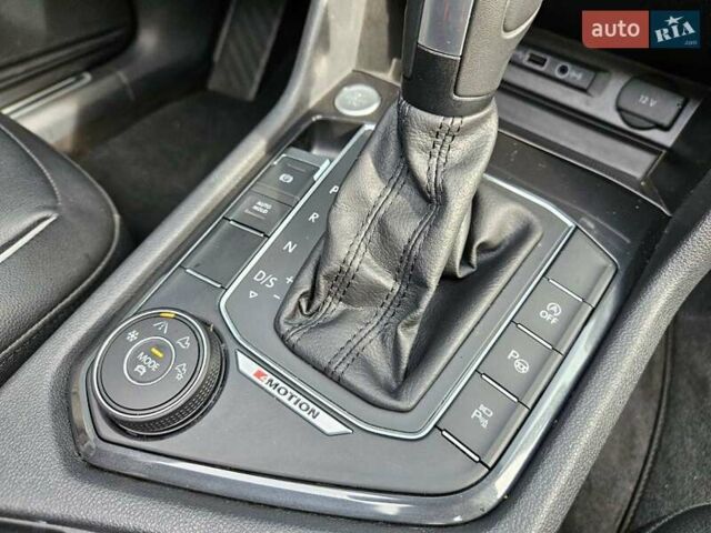 Білий Фольксваген Тігуан, об'ємом двигуна 2 л та пробігом 170 тис. км за 28500 $, фото 39 на Automoto.ua