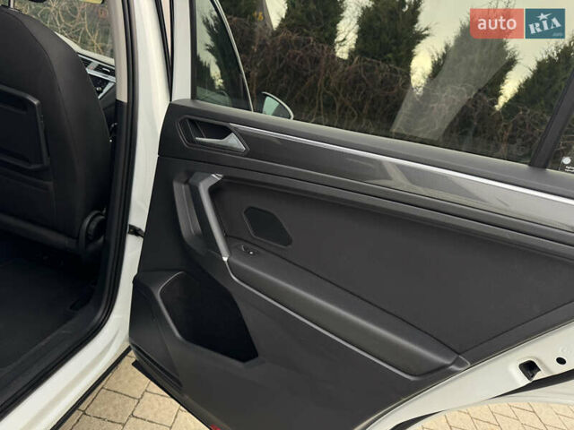 Білий Фольксваген Тігуан, об'ємом двигуна 2 л та пробігом 186 тис. км за 29999 $, фото 44 на Automoto.ua