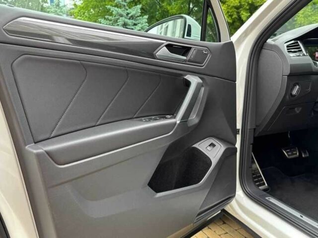 Белый Фольксваген Тигуан, объемом двигателя 2 л и пробегом 38 тыс. км за 18150 $, фото 5 на Automoto.ua