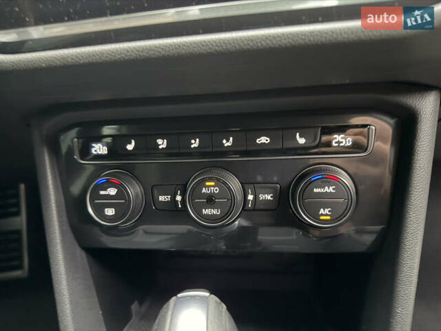 Белый Фольксваген Тигуан, объемом двигателя 2 л и пробегом 245 тыс. км за 28800 $, фото 49 на Automoto.ua