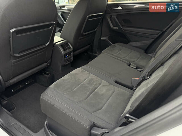 Білий Фольксваген Тігуан, об'ємом двигуна 2 л та пробігом 186 тис. км за 29999 $, фото 48 на Automoto.ua