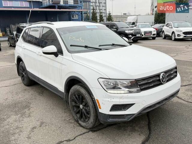 Белый Фольксваген Тигуан, объемом двигателя 2 л и пробегом 49 тыс. км за 12900 $, фото 1 на Automoto.ua