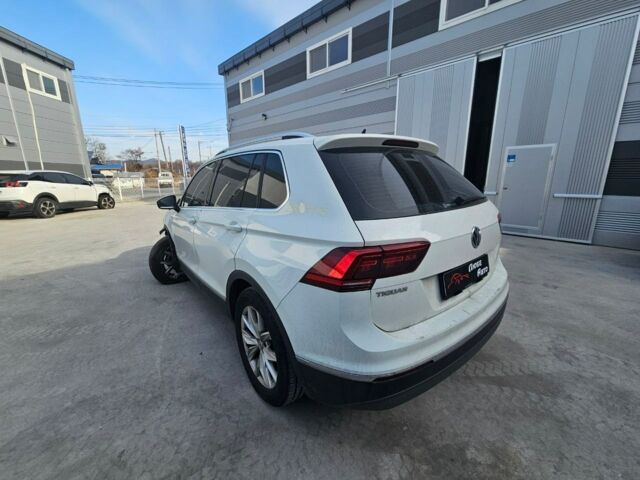 Белый Фольксваген Тигуан, объемом двигателя 2 л и пробегом 43 тыс. км за 19900 $, фото 3 на Automoto.ua