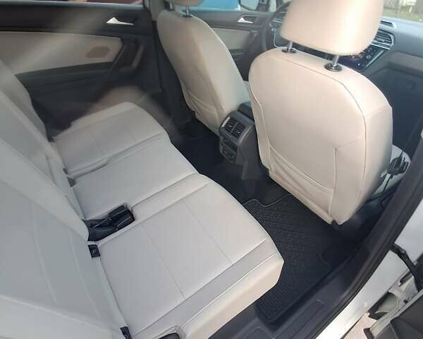 Білий Фольксваген Тігуан, об'ємом двигуна 2 л та пробігом 142 тис. км за 17200 $, фото 11 на Automoto.ua