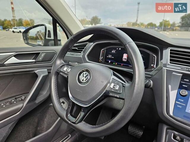 Білий Фольксваген Тігуан, об'ємом двигуна 2 л та пробігом 170 тис. км за 28500 $, фото 40 на Automoto.ua
