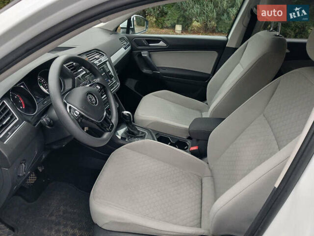 Белый Фольксваген Тигуан, объемом двигателя 2 л и пробегом 143 тыс. км за 17850 $, фото 11 на Automoto.ua