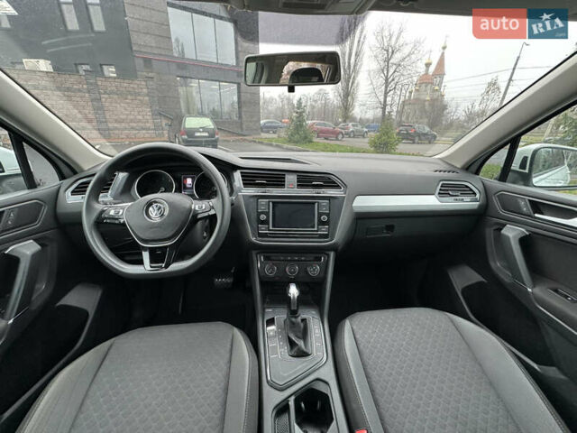 Белый Фольксваген Тигуан, объемом двигателя 0 л и пробегом 145 тыс. км за 15900 $, фото 7 на Automoto.ua
