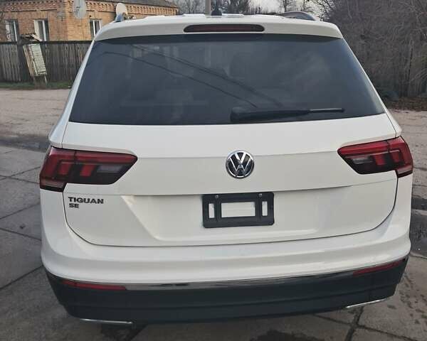 Білий Фольксваген Тігуан, об'ємом двигуна 2 л та пробігом 142 тис. км за 17200 $, фото 5 на Automoto.ua