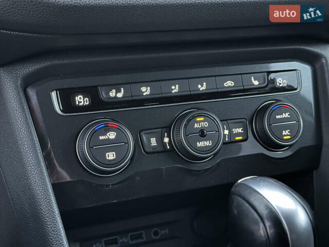 Белый Фольксваген Тигуан, объемом двигателя 2 л и пробегом 184 тыс. км за 32499 $, фото 65 на Automoto.ua