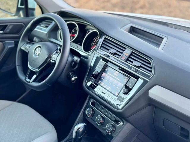 Білий Фольксваген Тігуан, об'ємом двигуна 8 л та пробігом 75 тис. км за 14999 $, фото 3 на Automoto.ua