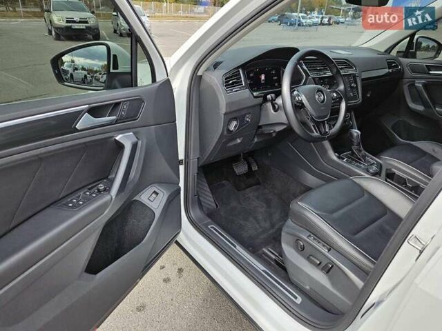 Білий Фольксваген Тігуан, об'ємом двигуна 2 л та пробігом 170 тис. км за 28500 $, фото 21 на Automoto.ua