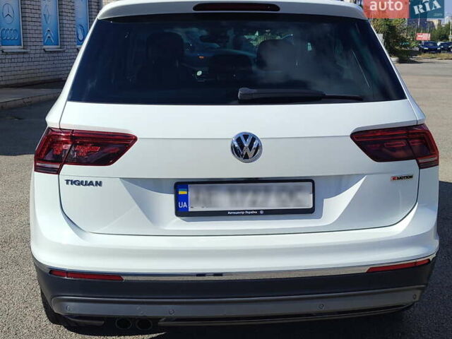 Белый Фольксваген Тигуан, объемом двигателя 1.97 л и пробегом 98 тыс. км за 30000 $, фото 1 на Automoto.ua