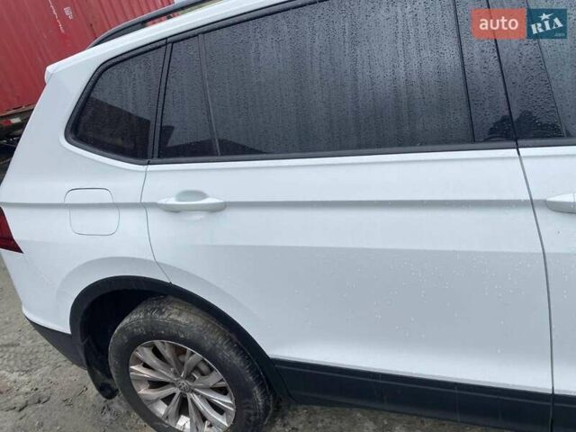 Білий Фольксваген Тігуан, об'ємом двигуна 2 л та пробігом 149 тис. км за 11300 $, фото 5 на Automoto.ua