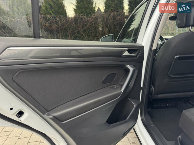 Білий Фольксваген Тігуан, об'ємом двигуна 2 л та пробігом 186 тис. км за 29999 $, фото 50 на Automoto.ua
