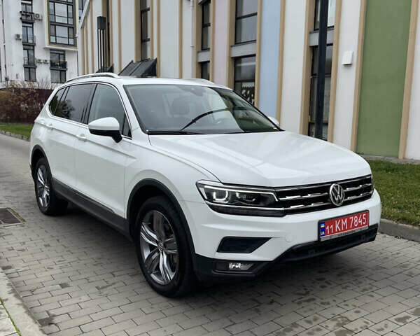 Белый Фольксваген Тигуан, объемом двигателя 0 л и пробегом 76 тыс. км за 22700 $, фото 1 на Automoto.ua