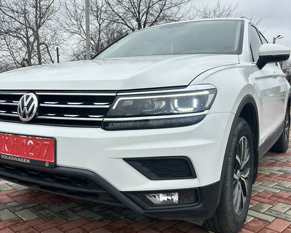 Белый Фольксваген Тигуан, объемом двигателя 0 л и пробегом 82 тыс. км за 21500 $, фото 3 на Automoto.ua