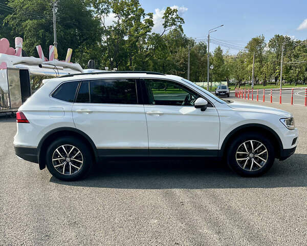 Белый Фольксваген Тигуан, объемом двигателя 2 л и пробегом 73 тыс. км за 22999 $, фото 3 на Automoto.ua