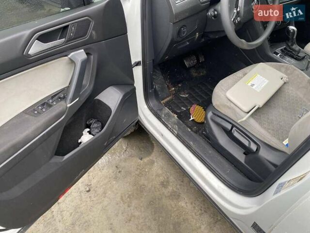 Білий Фольксваген Тігуан, об'ємом двигуна 2 л та пробігом 149 тис. км за 11300 $, фото 11 на Automoto.ua