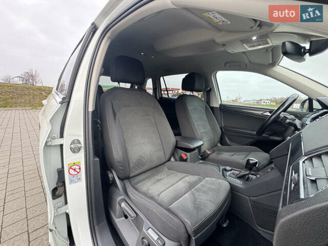 Білий Фольксваген Тігуан, об'ємом двигуна 2 л та пробігом 186 тис. км за 29999 $, фото 32 на Automoto.ua