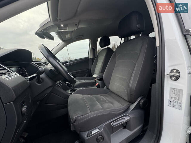 Білий Фольксваген Тігуан, об'ємом двигуна 2 л та пробігом 186 тис. км за 29999 $, фото 51 на Automoto.ua