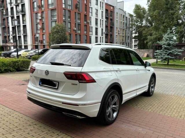 Белый Фольксваген Тигуан, объемом двигателя 2 л и пробегом 38 тыс. км за 18150 $, фото 1 на Automoto.ua