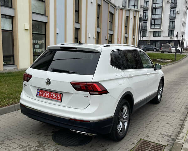 Белый Фольксваген Тигуан, объемом двигателя 0 л и пробегом 76 тыс. км за 22700 $, фото 6 на Automoto.ua