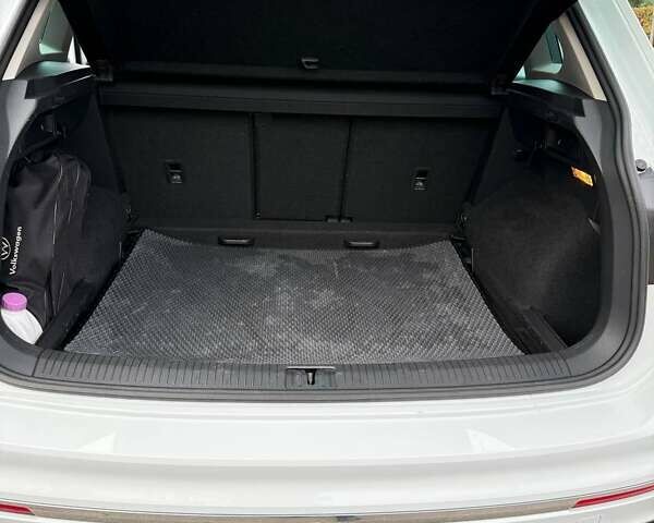 Белый Фольксваген Тигуан, объемом двигателя 1.97 л и пробегом 108 тыс. км за 32900 $, фото 5 на Automoto.ua