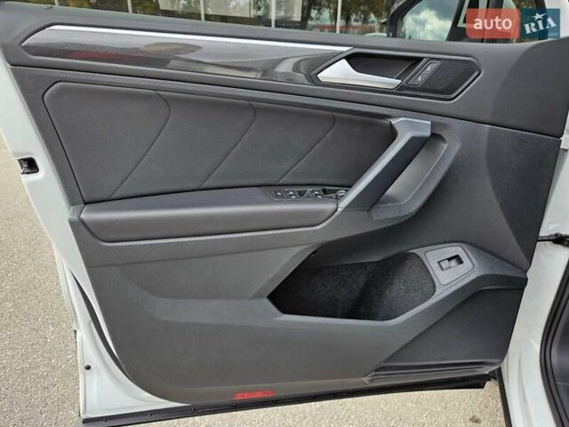 Білий Фольксваген Тігуан, об'ємом двигуна 2 л та пробігом 170 тис. км за 28500 $, фото 22 на Automoto.ua