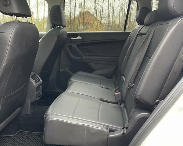 Белый Фольксваген Тигуан, объемом двигателя 0 л и пробегом 76 тыс. км за 22700 $, фото 10 на Automoto.ua