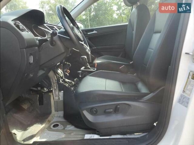 Білий Фольксваген Тігуан, об'ємом двигуна 1.98 л та пробігом 145 тис. км за 14600 $, фото 6 на Automoto.ua