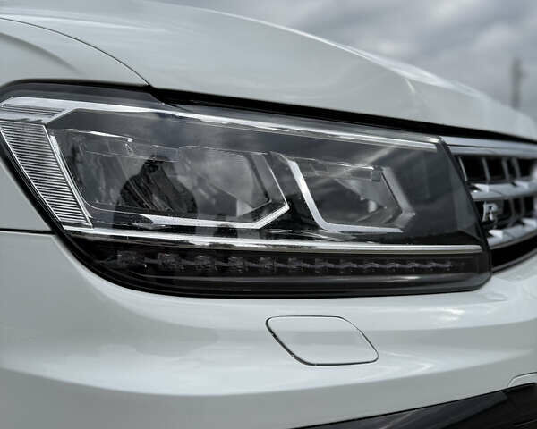 Белый Фольксваген Тигуан, объемом двигателя 2 л и пробегом 88 тыс. км за 25000 $, фото 4 на Automoto.ua