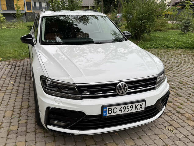 Белый Фольксваген Тигуан, объемом двигателя 1.97 л и пробегом 76 тыс. км за 37900 $, фото 2 на Automoto.ua
