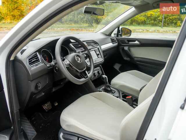 Белый Фольксваген Тигуан, объемом двигателя 1.98 л и пробегом 57 тыс. км за 18900 $, фото 12 на Automoto.ua