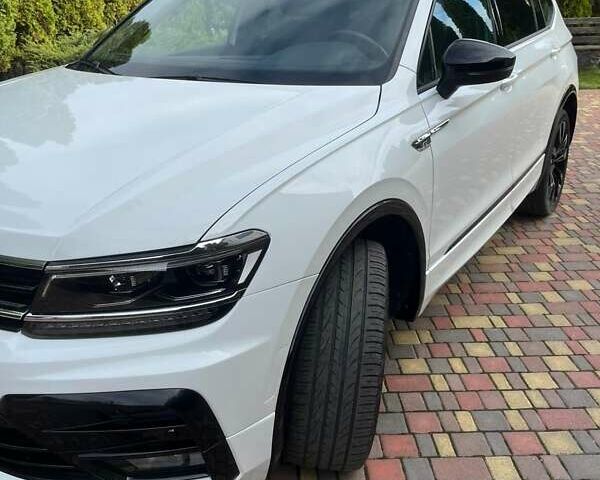 Белый Фольксваген Тигуан, объемом двигателя 0 л и пробегом 43 тыс. км за 22400 $, фото 1 на Automoto.ua