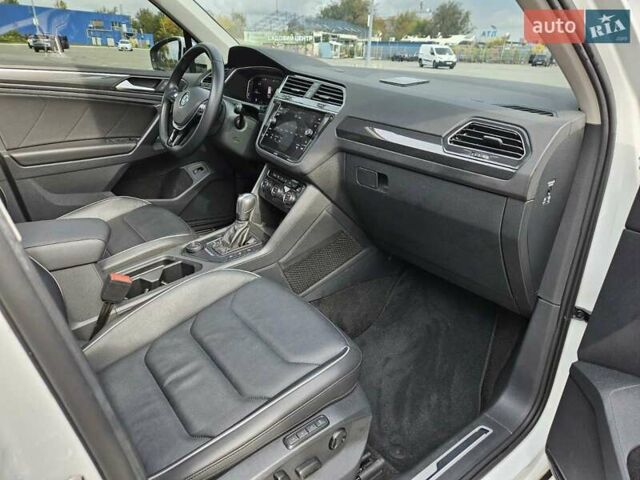 Білий Фольксваген Тігуан, об'ємом двигуна 2 л та пробігом 170 тис. км за 28500 $, фото 37 на Automoto.ua