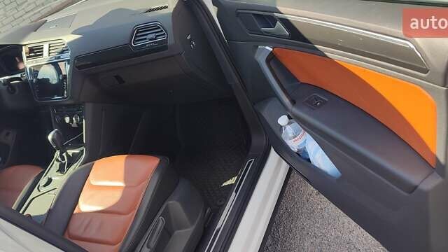 Белый Фольксваген Тигуан, объемом двигателя 1.97 л и пробегом 98 тыс. км за 30000 $, фото 7 на Automoto.ua