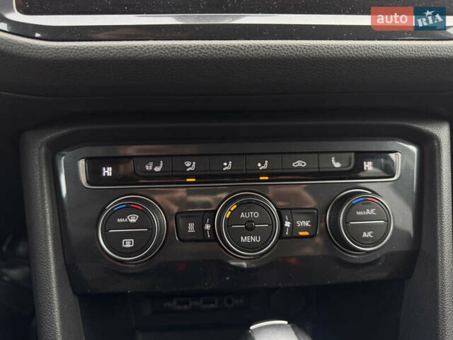 Білий Фольксваген Тігуан, об'ємом двигуна 2 л та пробігом 186 тис. км за 29999 $, фото 65 на Automoto.ua