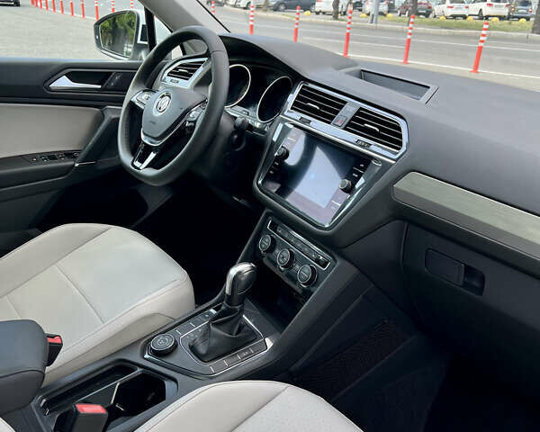 Белый Фольксваген Тигуан, объемом двигателя 2 л и пробегом 73 тыс. км за 22999 $, фото 11 на Automoto.ua